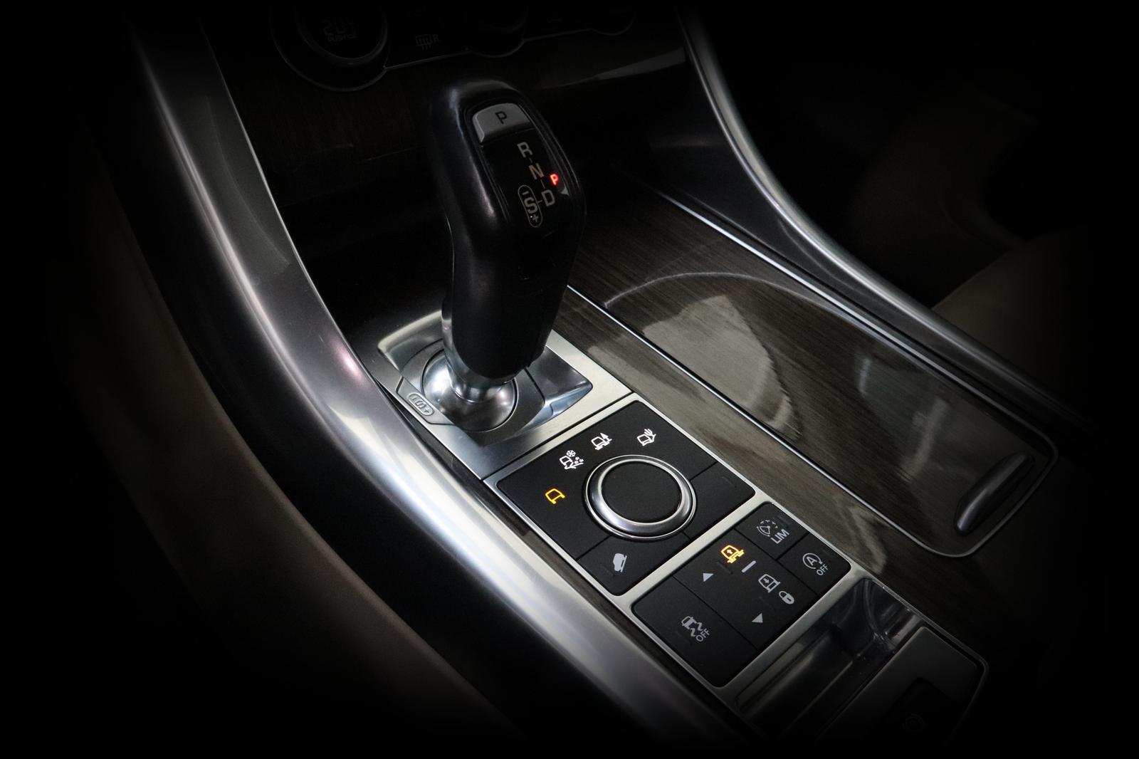 Land Rover Range Rover Sport SE*PANORAMA*NAVI*AHK*LUFT*
