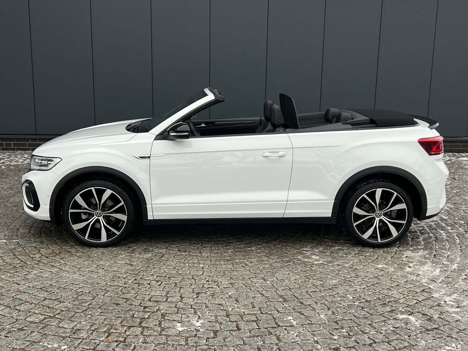 Fahrzeugabbildung Volkswagen T-Roc Cabriolet R-Line 1.5 TSI DSG *AHK, LED, Bl