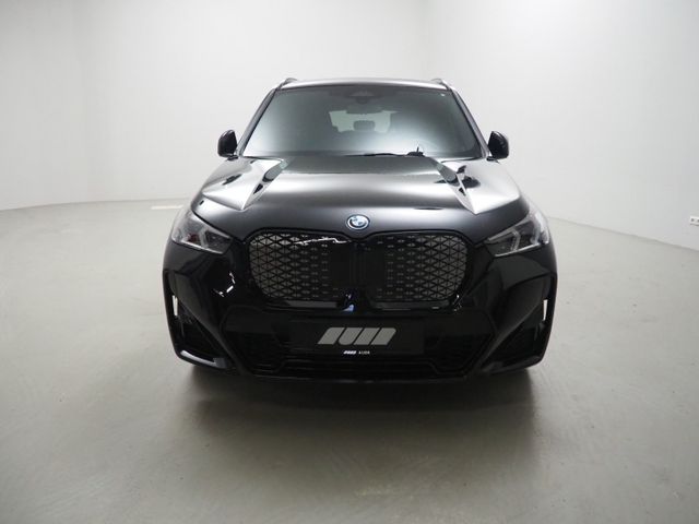 BMW iX1 eDrive20 (M-Sport Navi LED AHK HUD Shz PDC)