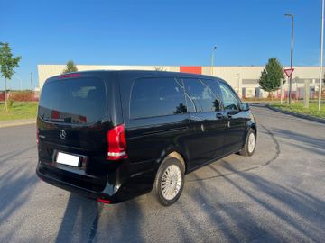 Mercedes V 220 - 2