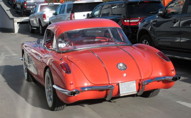 Vehicle photo 14