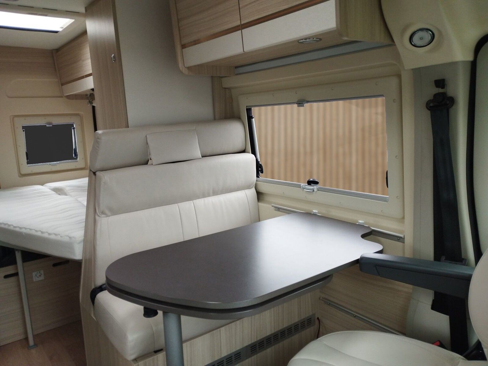 Fahrzeugabbildung Rapido Vans Dreamer D42 FUN