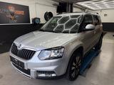 Skoda Yeti L&K Outdoor 4x4*DSG*AHK*PANO*1.HAND*LEDER - Skoda Yeti: Leder