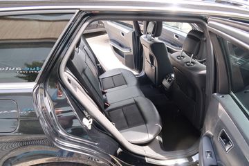 Mercedes E 220 - 12