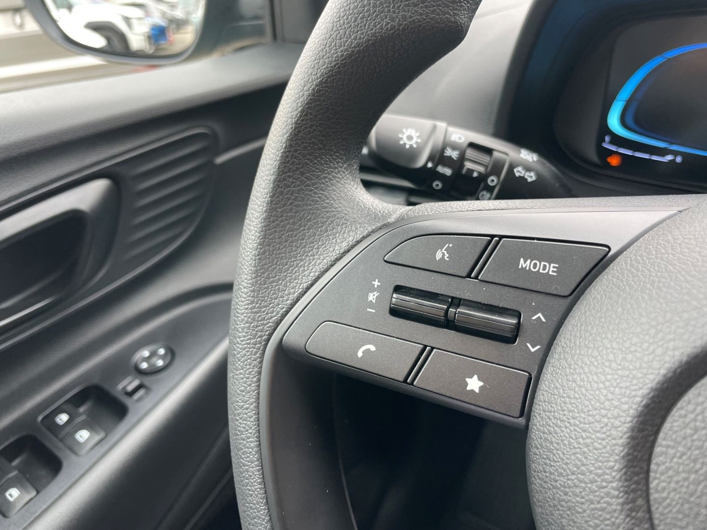 Fahrzeugabbildung Hyundai i20 Select Verkehrszeichenerk SpurhalteAss Navi
