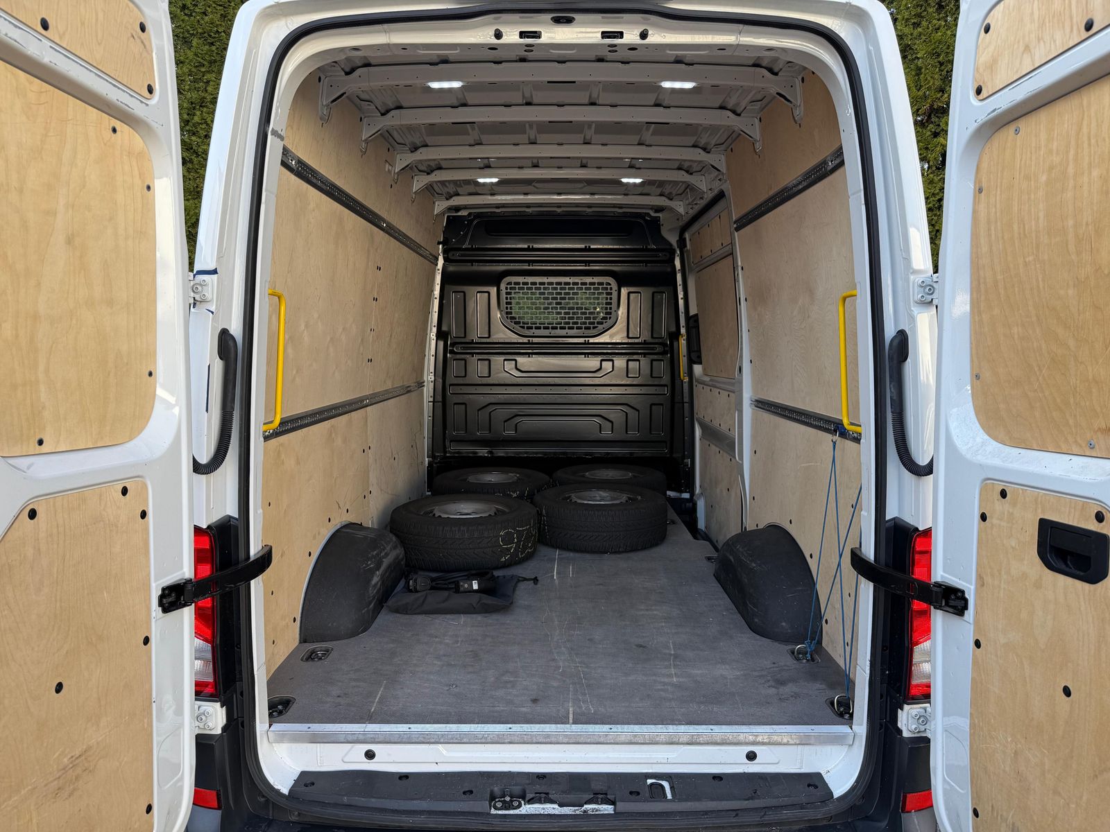 Fahrzeugabbildung Volkswagen e-Crafter Kasten35 L3H3 LED+NAV+SHZ+KAM+CARP+DAB