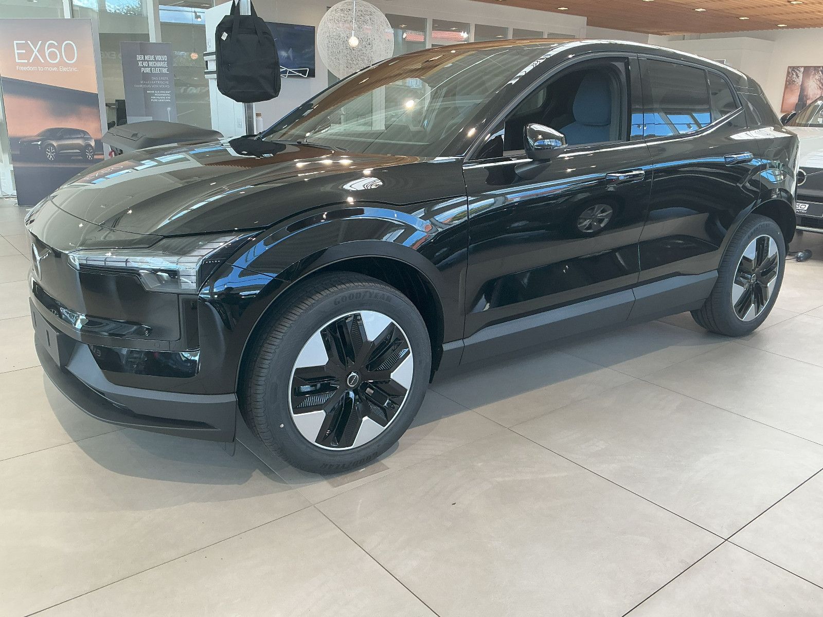 Volvo EX30 Plus 2WD Pure Electric imagem 3