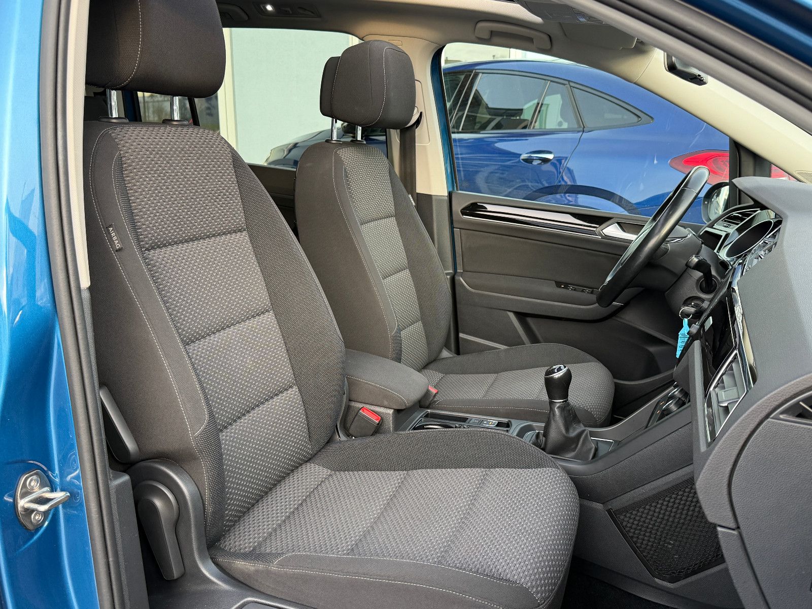 Fahrzeugabbildung Volkswagen Touran Comfortline ALLSTAR TSI ACC AHK Pano SHZ