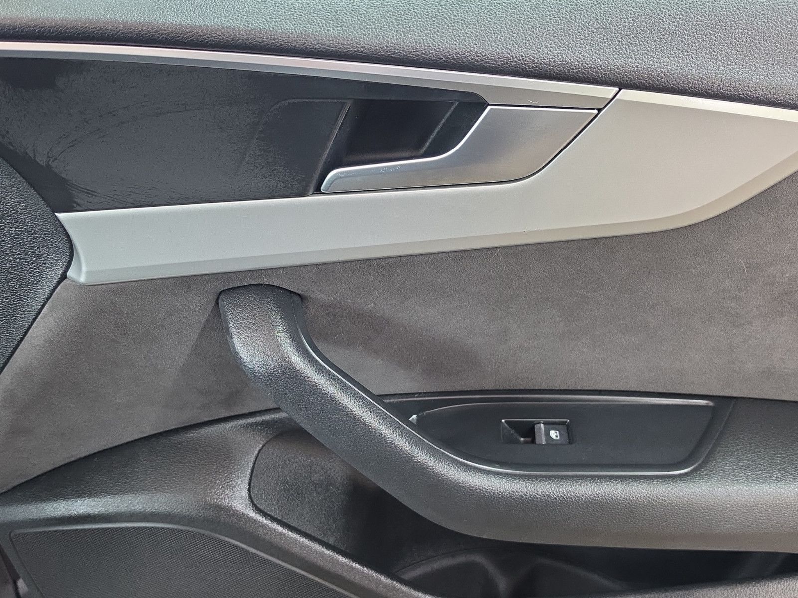 Fahrzeugabbildung Audi A5 Sportback basis NAVI PDC