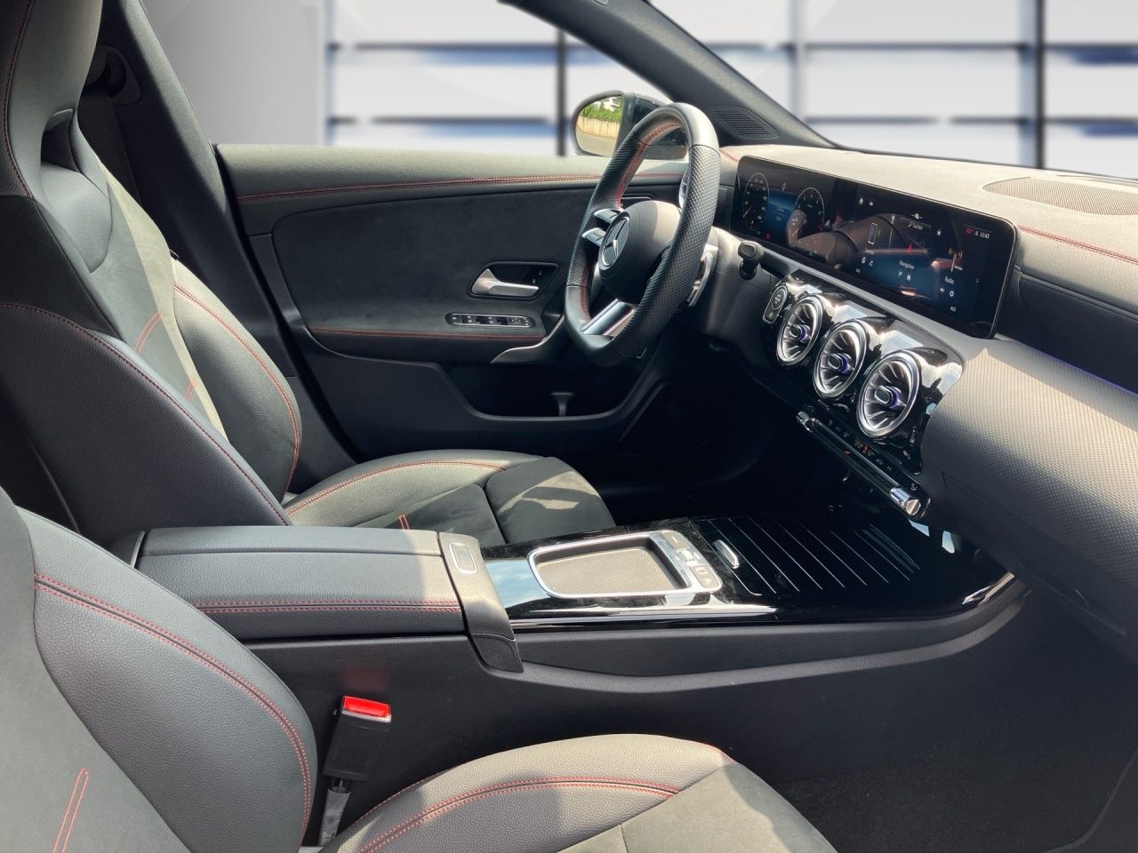 Fahrzeugabbildung Mercedes-Benz CLA 180 SB AMG+NIGHT+AHK+LENKRADHEIZ+AMBIENTE+