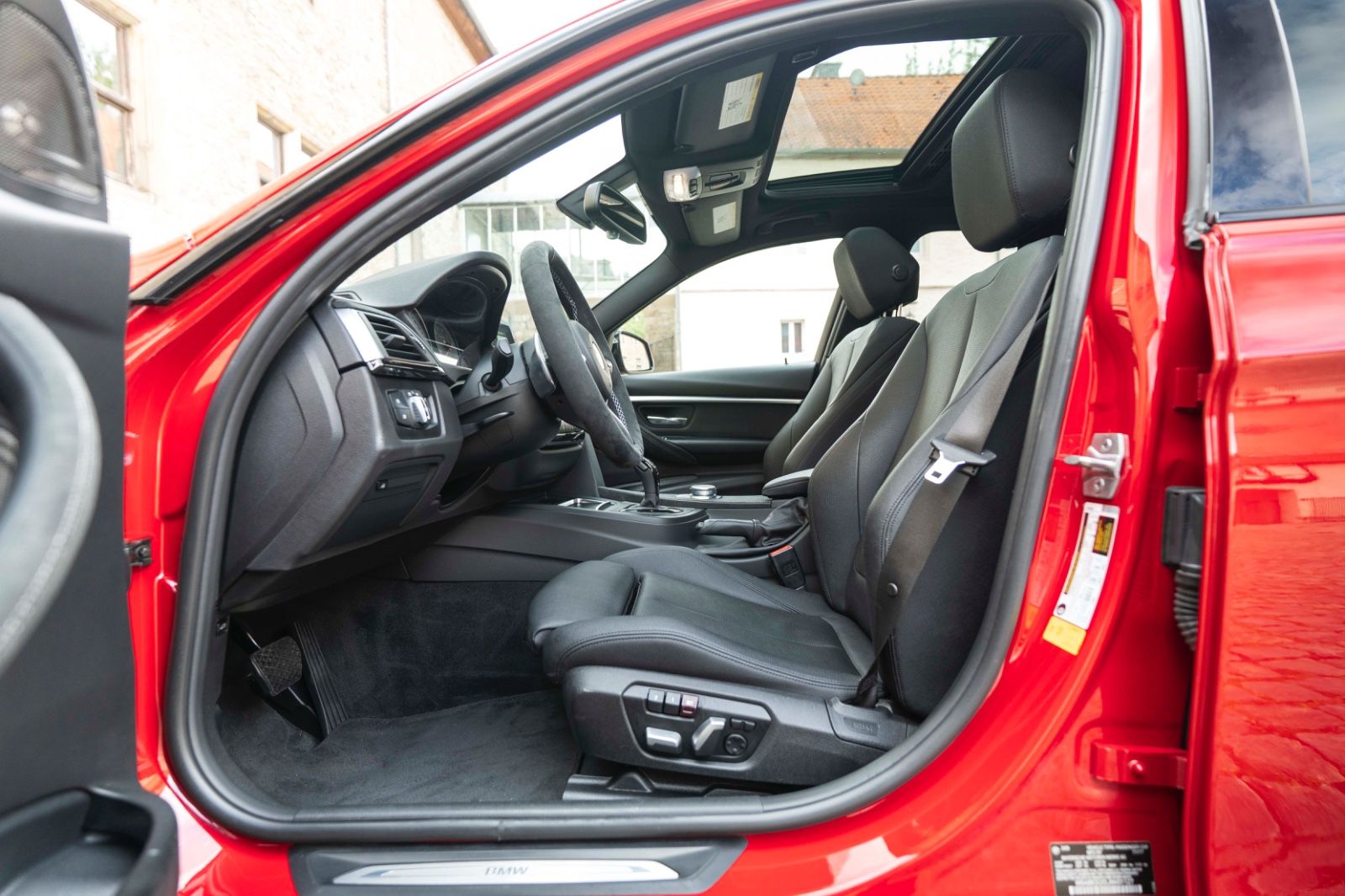 Fahrzeugabbildung BMW 340i M-Performance H&K TOTW LED CARPLAY KAM PDC