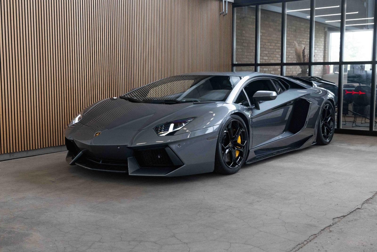 Lamborghini Aventador LP 700-4
