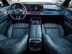 BMW 740 – 8 / 30