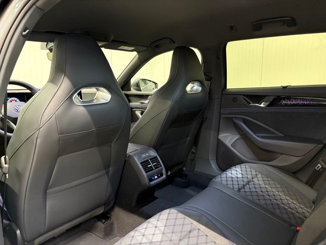 Passat Variant R-line 2.0 TDI DSG AHK RFK LED