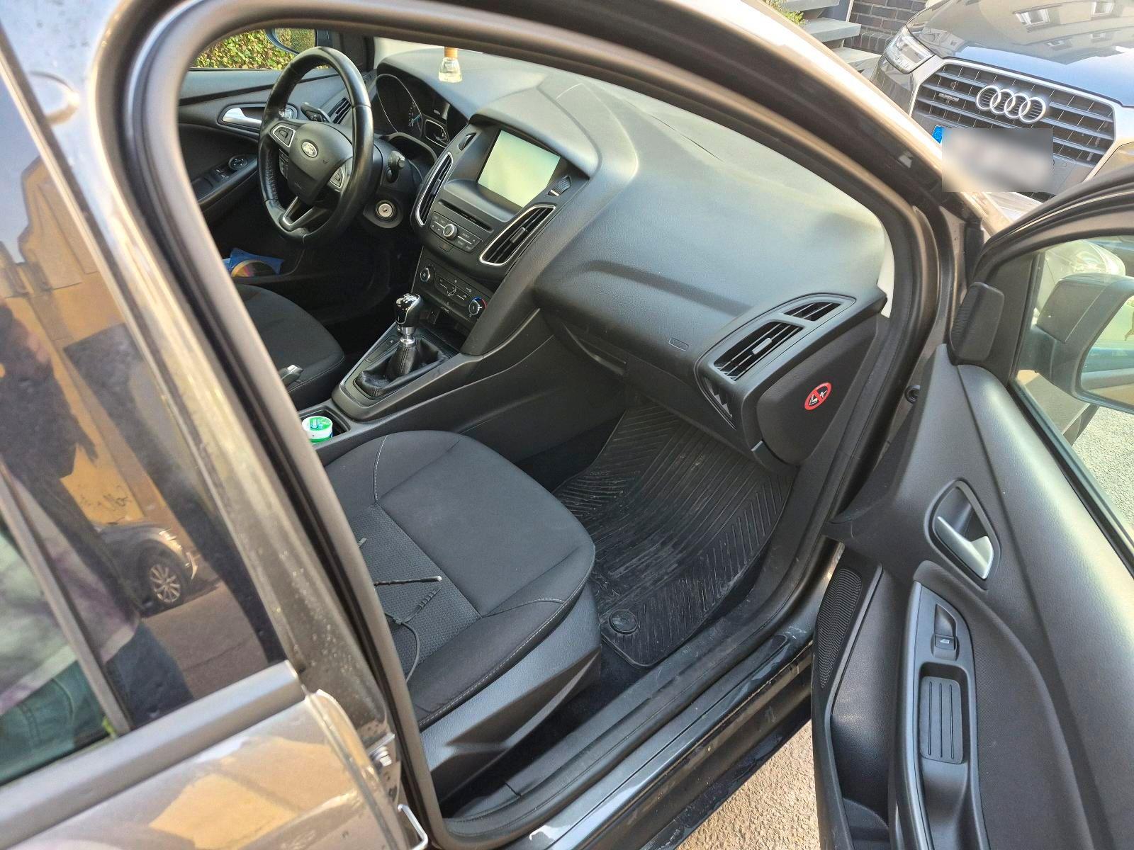 Ford Focus 2015 — photo 11