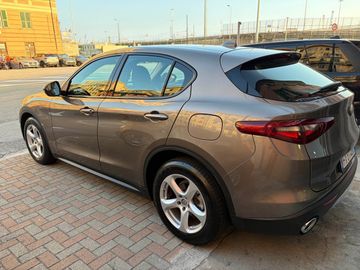 Alfa-Romeo Stelvio - 7