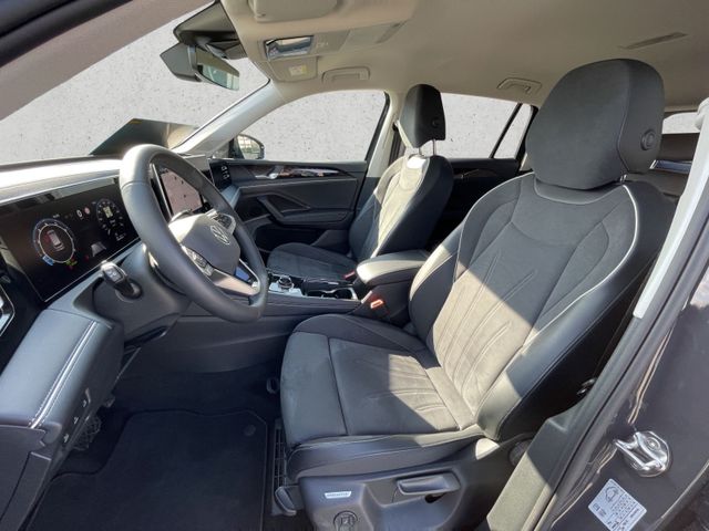 Tiguan Elegance 1.5 eTSI DSG IQ.Light,AHK,Navi