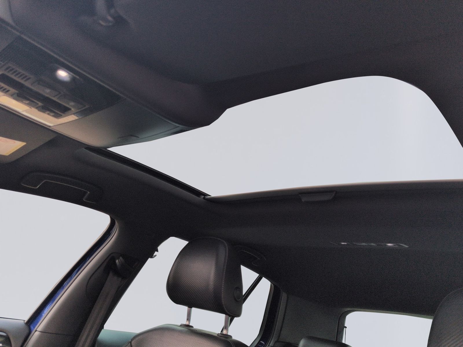 Golf VII R 2.0TSI DSG LEDER+PANO+NAV+SHZ+DCC+RFK