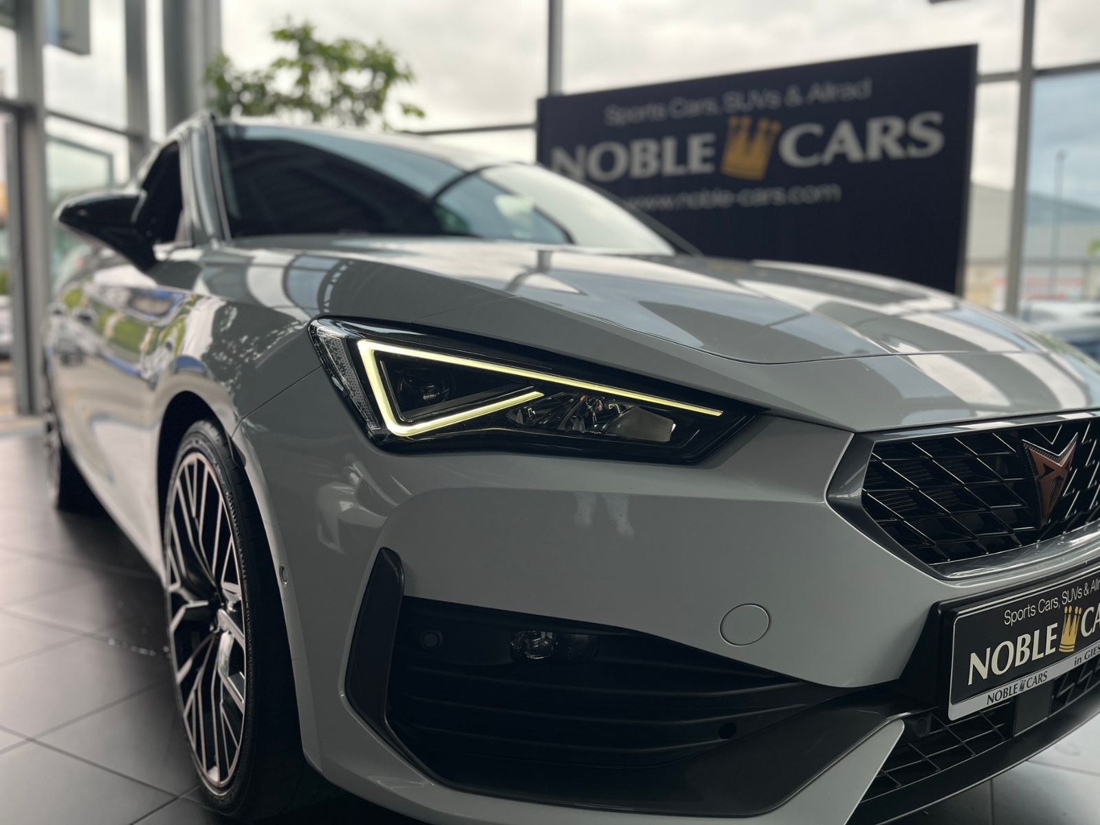 Fahrzeugabbildung CUPRA Leon Sportstourer VZ e-Hybrid RFK SHZ NAV