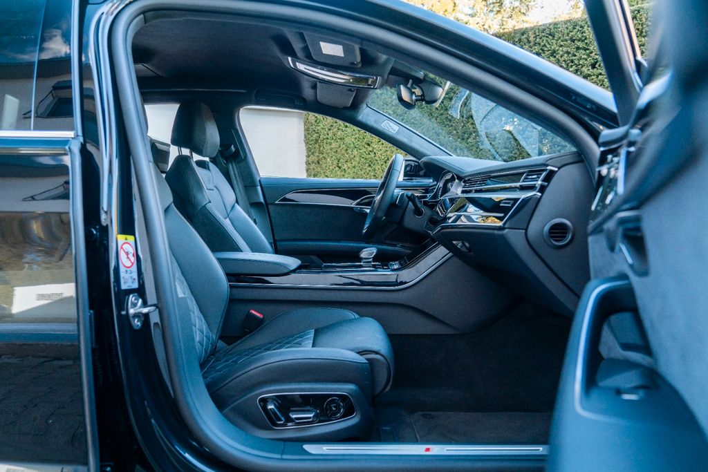 AUDI A8 50TDI LANG/ STANDHZG./ 21"/ S-LINE/ FOND TV AUDI A8 50TDI LANG/ STANDHZG./ 21"/ S-LINE/ FOND TV