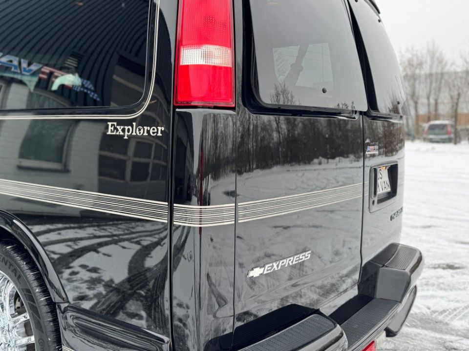 Fahrzeugabbildung Chevrolet Express Chevy Van Explorer Ltd. 70 Tkm 22"