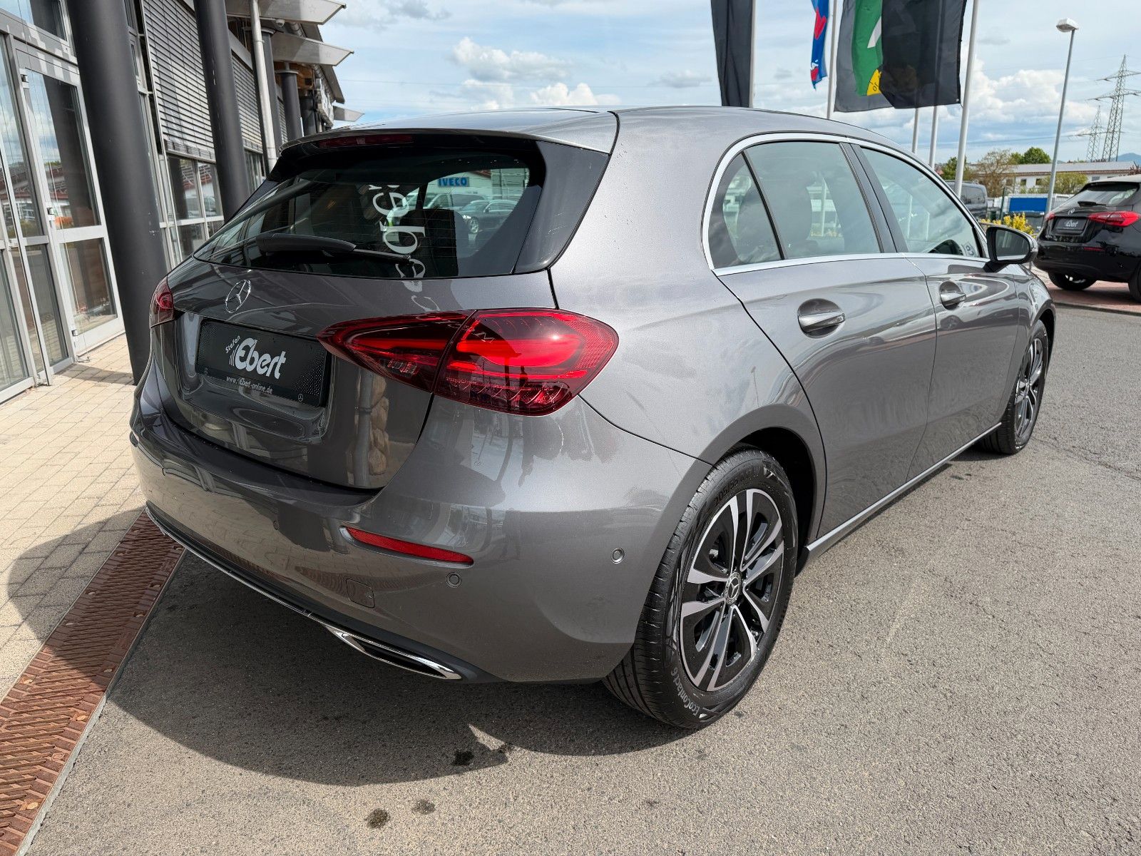 Fahrzeugabbildung Mercedes-Benz A 200 Progressive R-Kamera+LED+DAB+IHC+MBUX