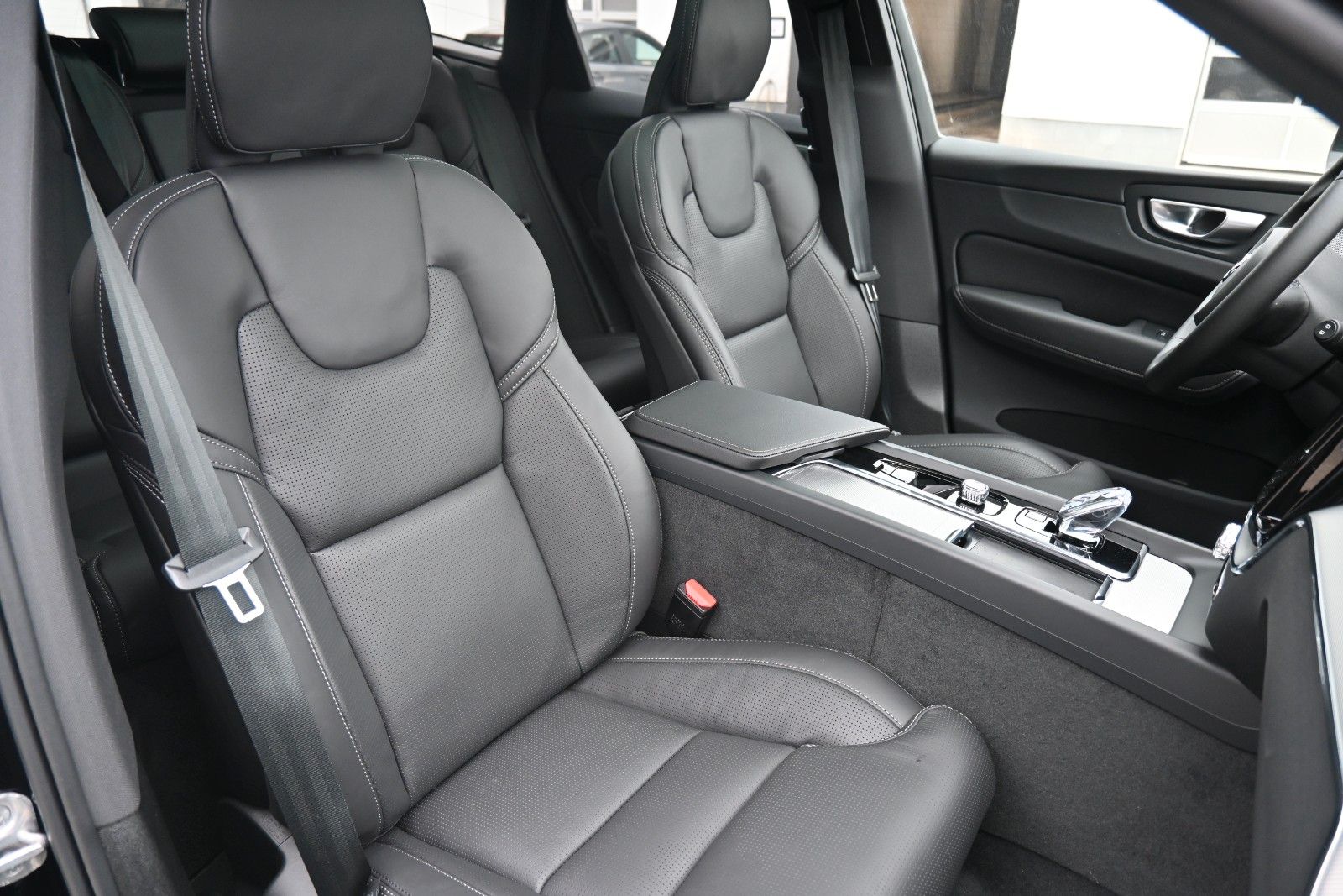 Fahrzeugabbildung Volvo XC60 B5 AWD Ultra Black Edition*360*LUFT*ACC*AHK