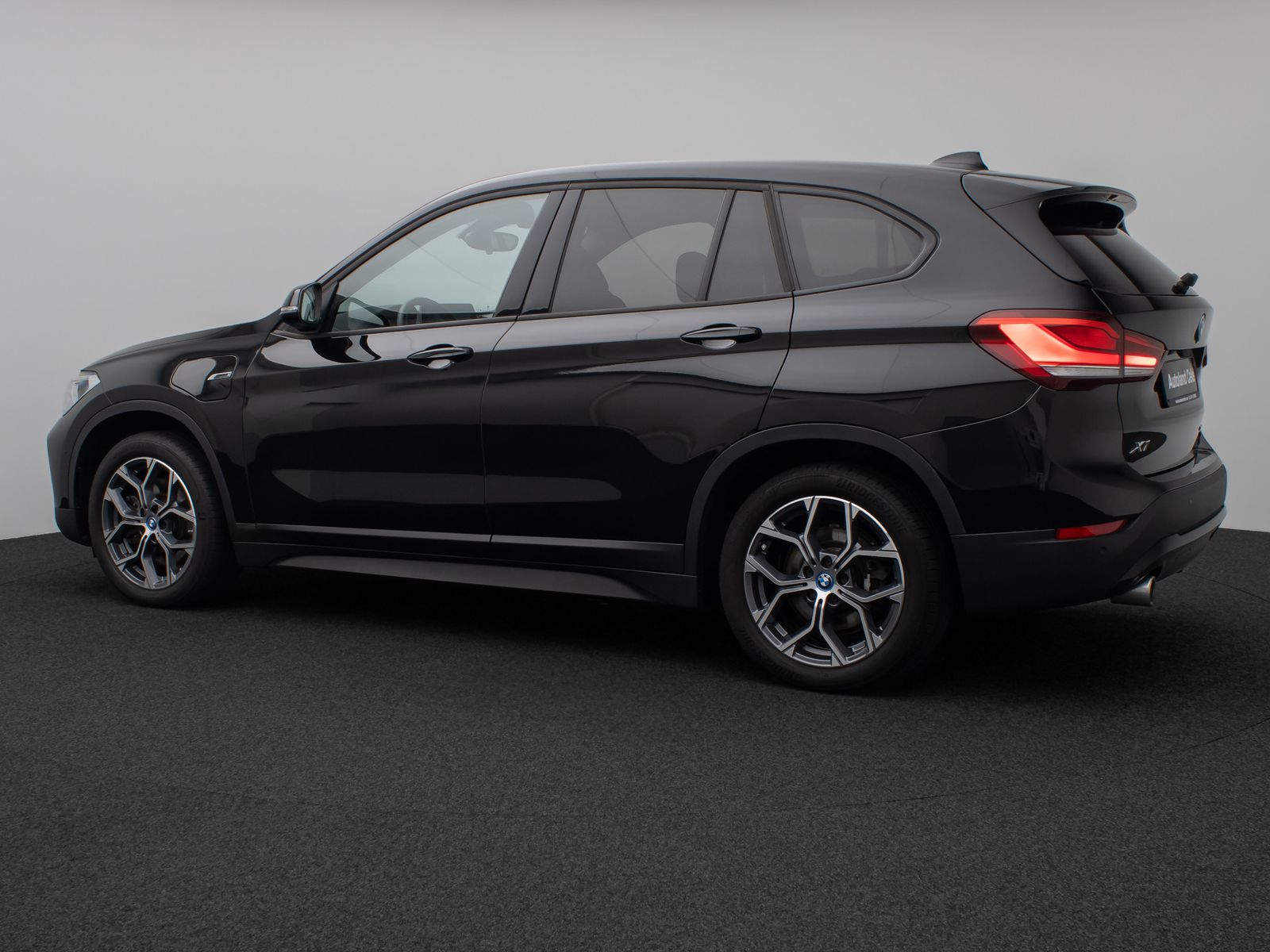 Fahrzeugabbildung BMW X1 xD25e AHK Navi+ HUD DAB H/K Komfort Sport LED