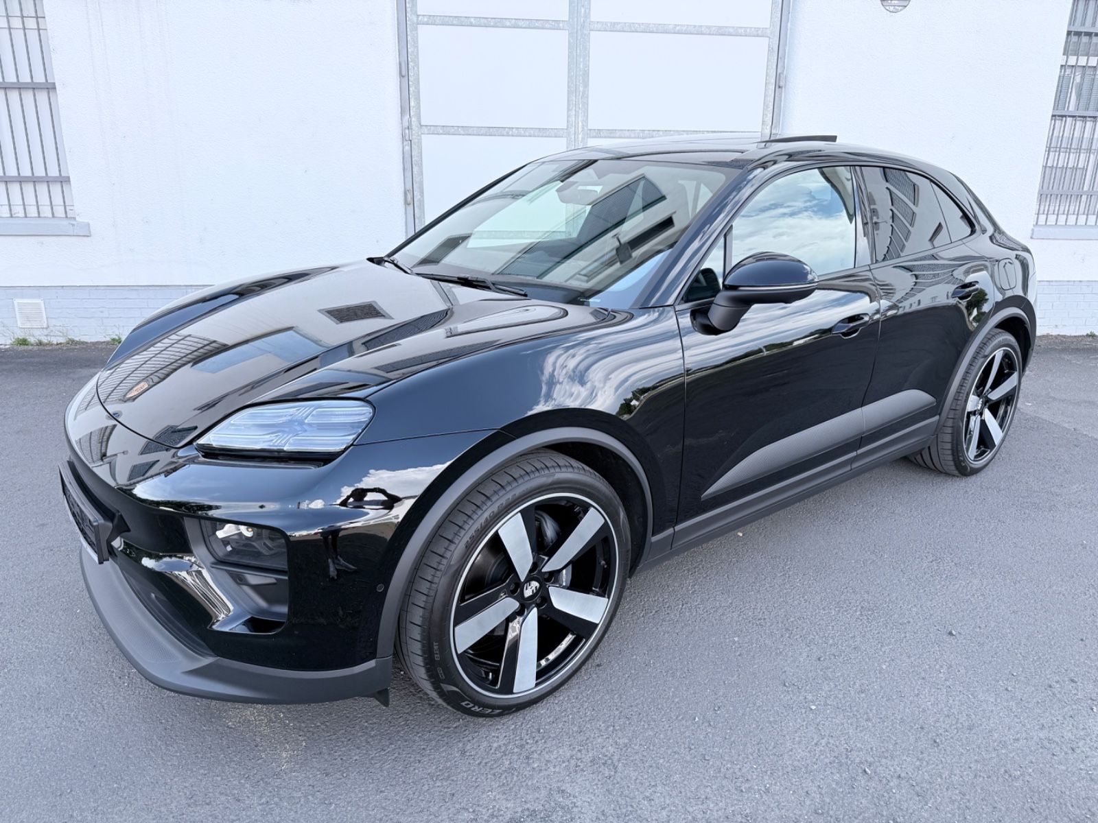 Porsche Macan Electric*Luft*Pano*Beifahrd*Alu22*UPE99€