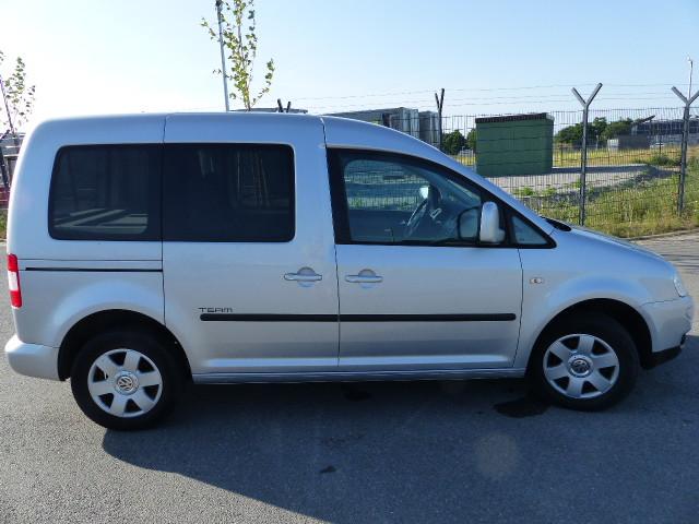 Volkswagen Caddy 2010 — rear view