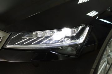 Skoda Superb Combi Style 4x4 Leder AHK StHz Navi