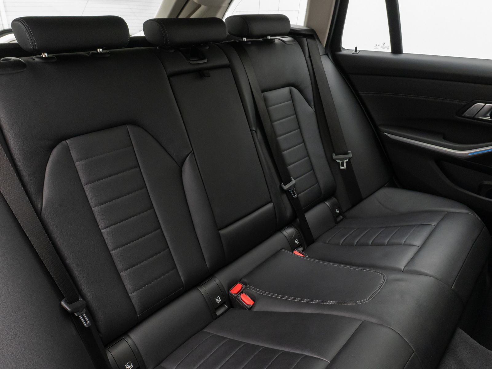 Fahrzeugabbildung BMW 330e Luxury Line Kamera Pano HUD HiFi Individual