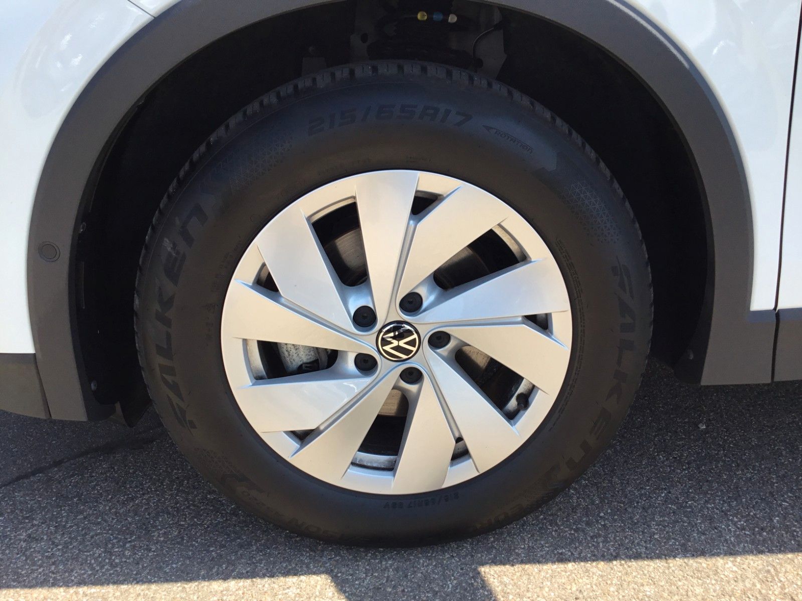 Fahrzeugabbildung Volkswagen Tiguan 1.5 eTSI DSG+AHK+LED+Kamera+Sitzheizung
