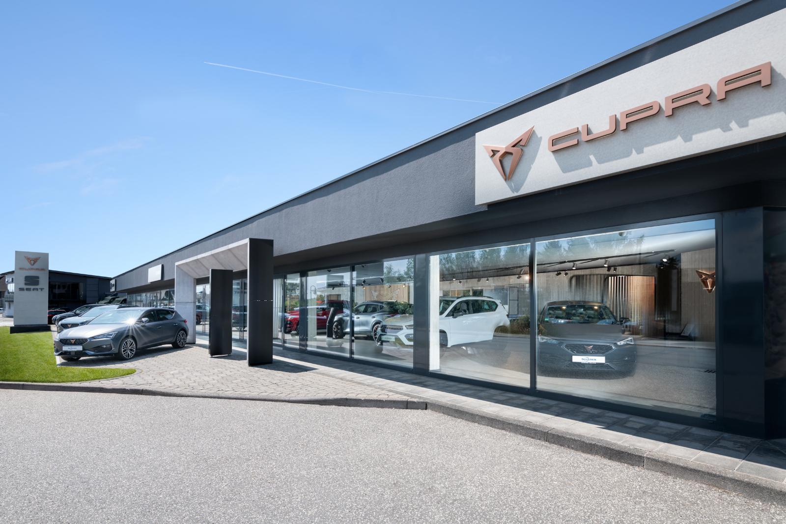 showroom-image-top