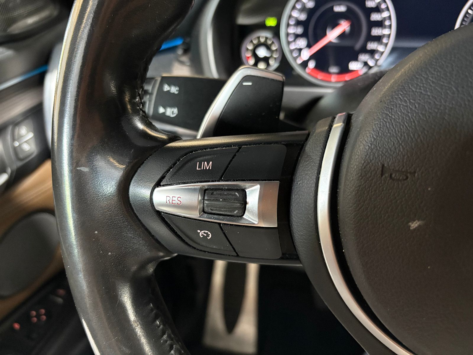 Fahrzeugabbildung BMW X6 xDrive 30 d/360°/PANO/HEAD-UP/NAVI/MEMORY/SHZ