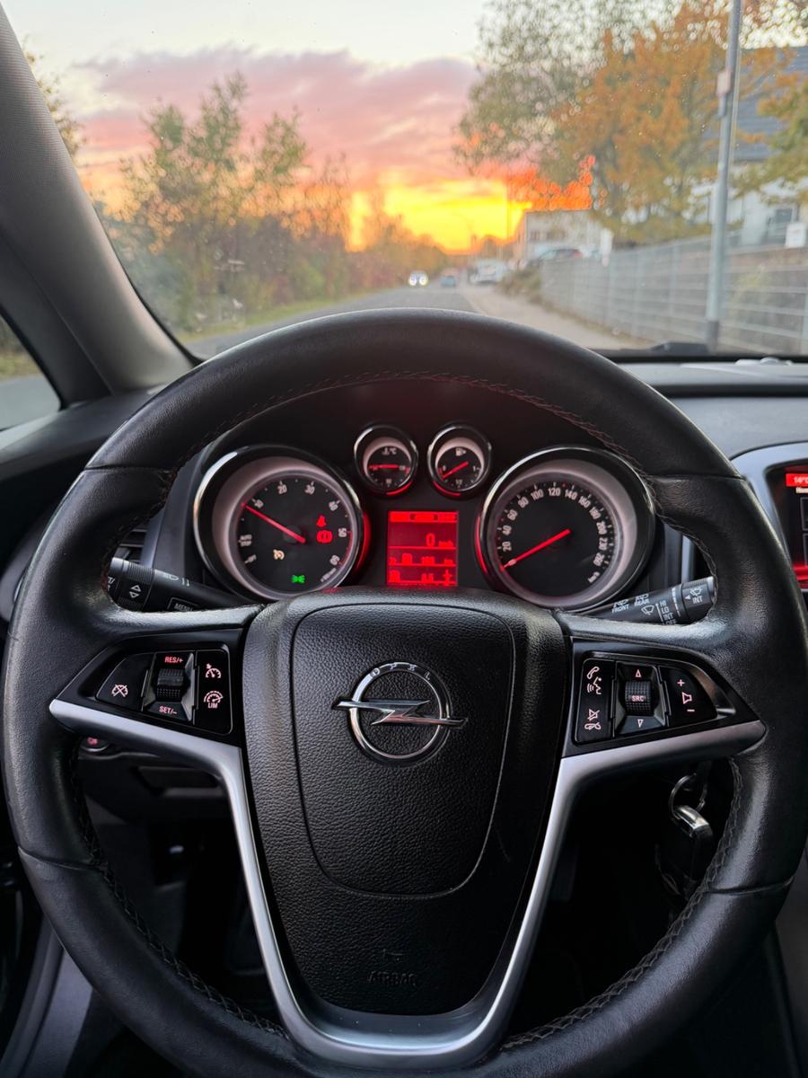 Opel Astra 2014 — photo 14