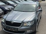 Skoda Superb Combi Elegance 4x4/ZAHNRIEMEN NEU SKODA - Skoda Superb aus 2011: Kombi