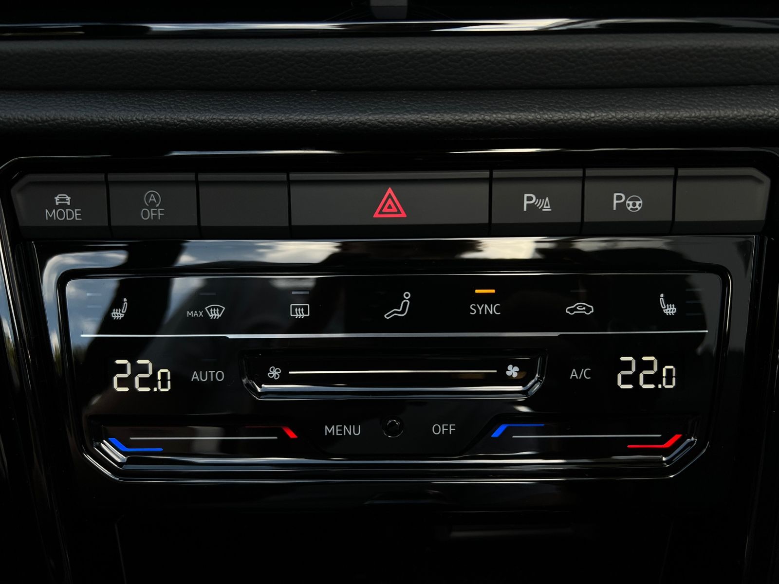 Fahrzeugabbildung Volkswagen T-Roc Cabriolet R-Line 1.5 TSI DSG *AHK, Soundsy