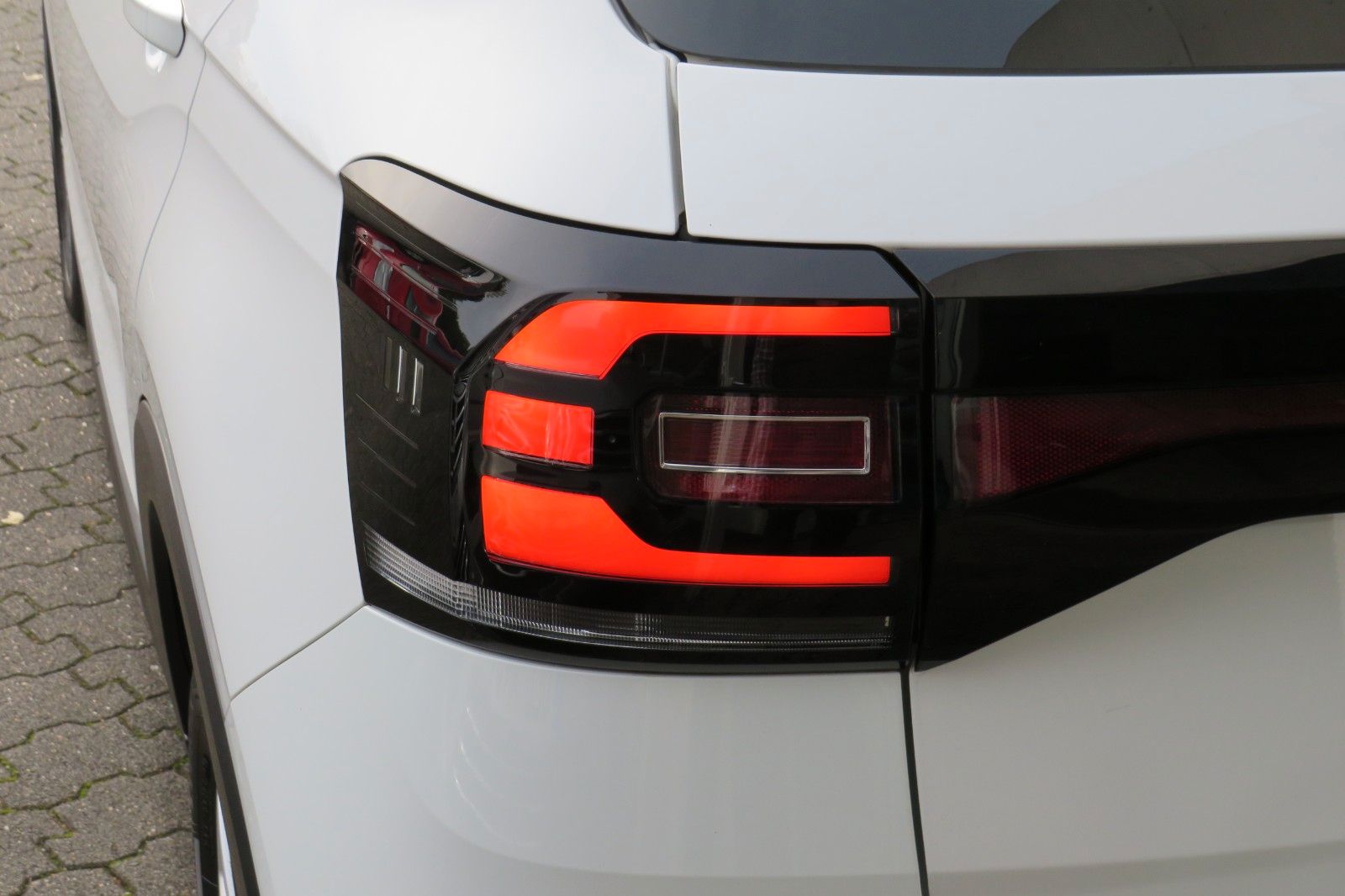 Fahrzeugabbildung Volkswagen T-Cross Life DSG PDC TELVOR SITZH. 1H.