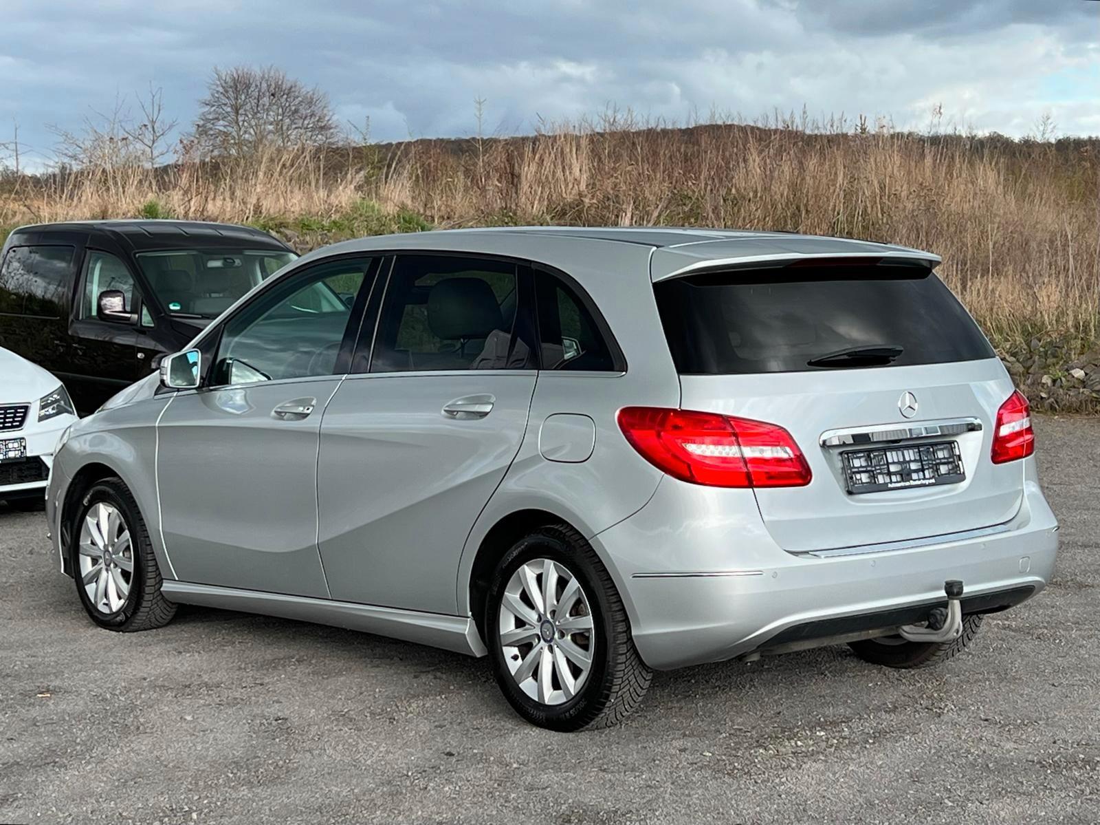 Mercedes-Benz B 180 NAVI/RFK/AHK/LEDER
