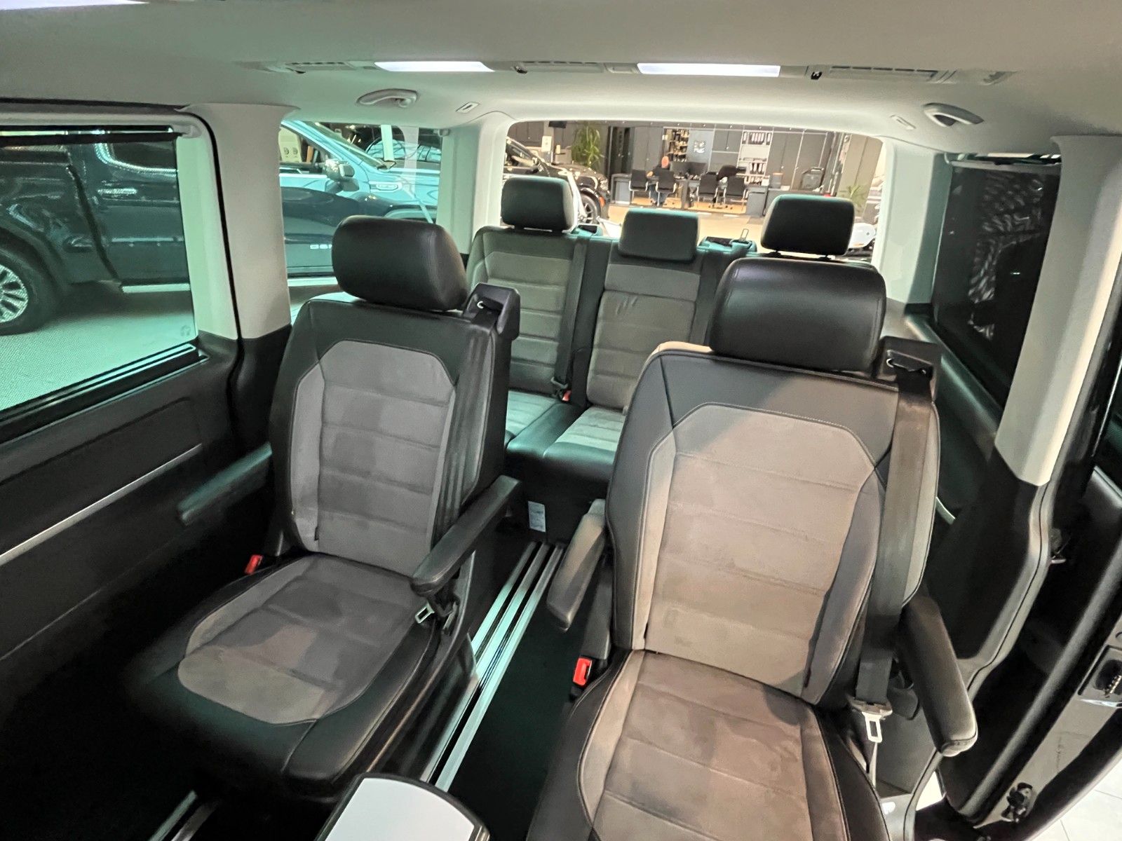 Fahrzeugabbildung Volkswagen T6.1 Multivan Comf. DSG Standhzg, Alcantara ACC