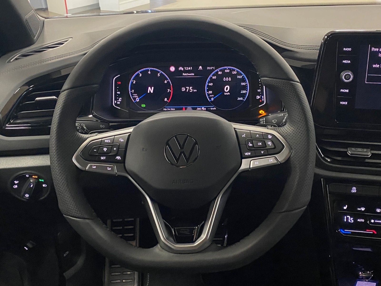 Fahrzeugabbildung Volkswagen T-Roc 2.0 TSI DSG 4MOTION R-Line+AHK+Black Style