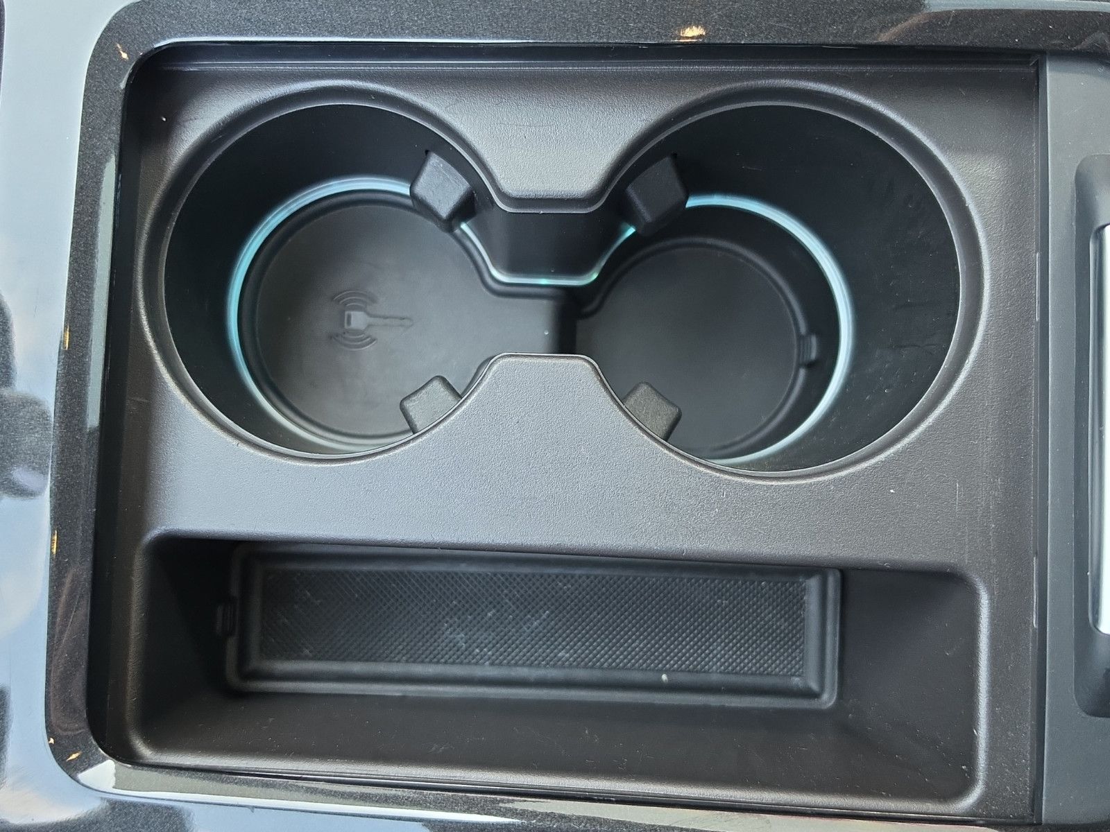 Fahrzeugabbildung Ford Kuga ST-Line Panorama-Dach Kamera Alcantara AHK