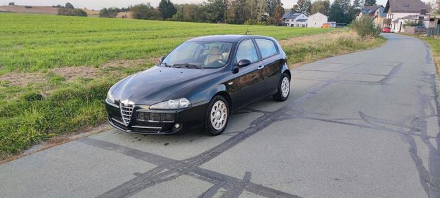 Alfa Romeo 147 1.6 Twin Spark Distinctive ...