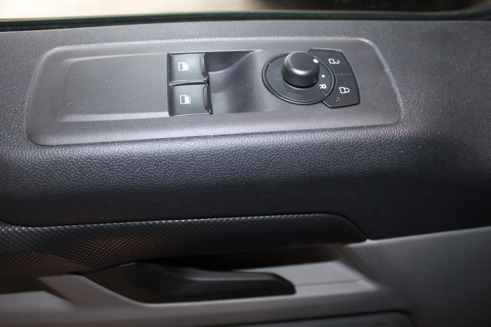 Fahrzeugabbildung Ford Transit Custom L2 TREND AHK TechnologiePaket2