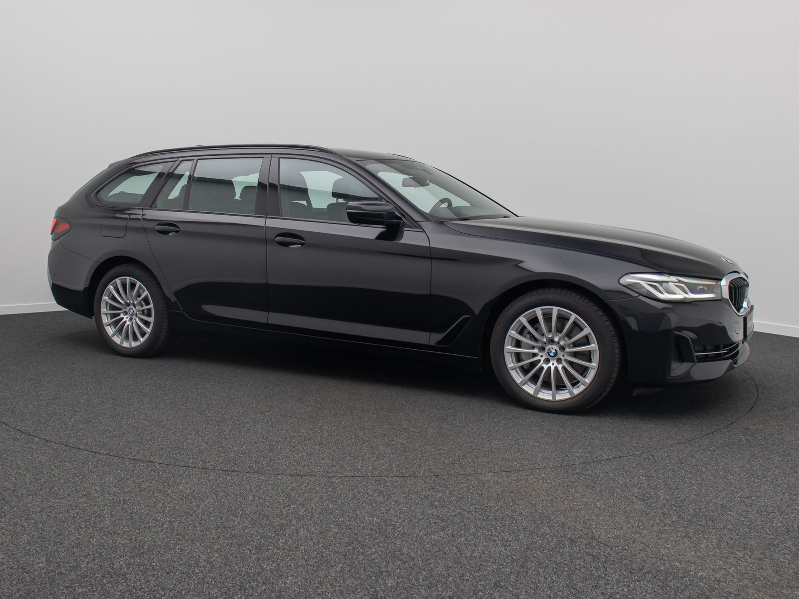 Fahrzeugabbildung BMW 530e xD Kamera DAB DisplKey HiFi Alarm 4*Klima