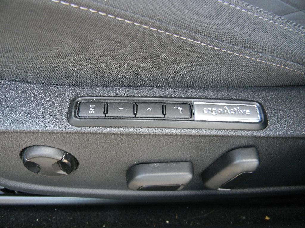 Volkswagen Golf VIII Lim. Style 1,5 eTSI DSG Kamera, миниатюра 10