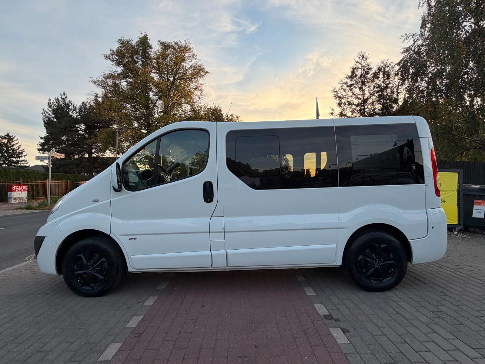 Opel Vivaro Life Cosmo Westfalia 2.5 CDTI 145 ch BVM / 7 places / Couchage + Table / Store / Chauffage auxiliaire