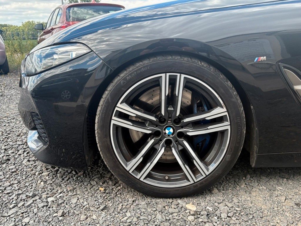 Fahrzeugabbildung BMW M850i xDrive GranCoupé M SPORTPAKET Navi Leder