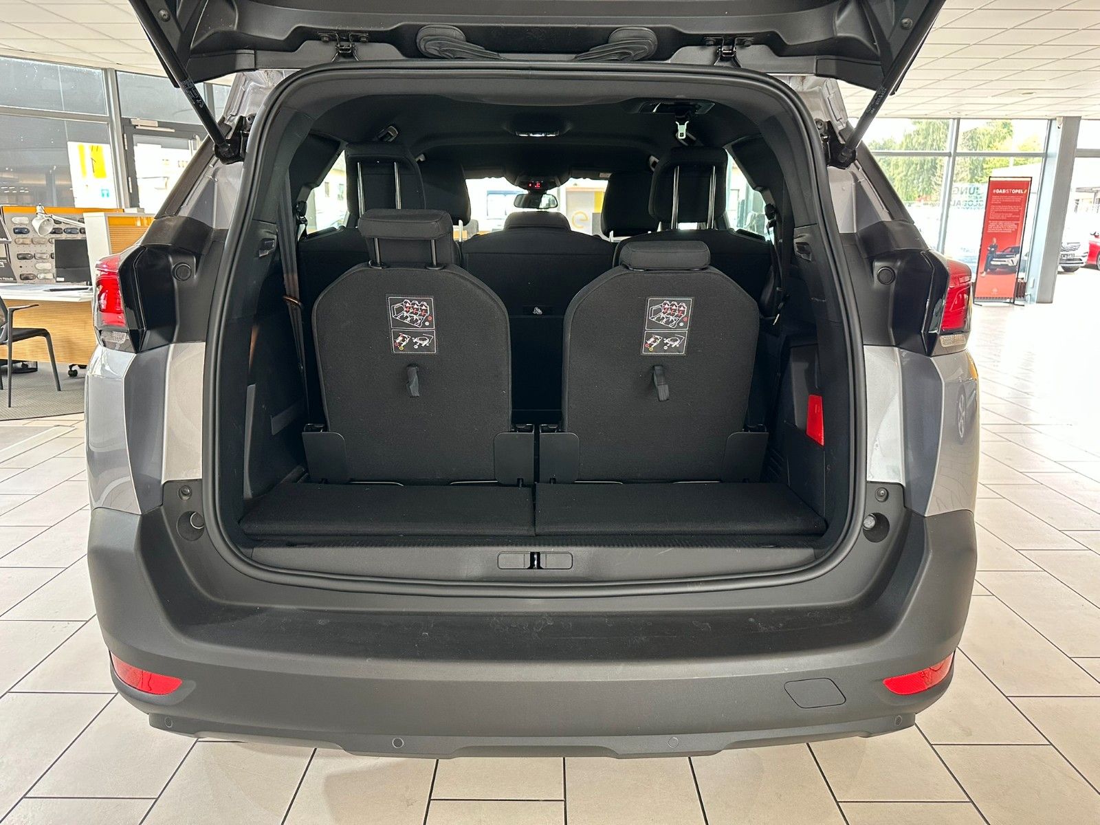 Fahrzeugabbildung Peugeot 5008 Active Pack 1.2T LED/NAVI/PDC/R'CAM/DAB+